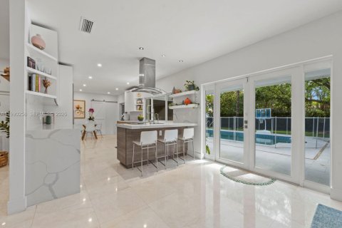 House in Palmetto Bay, Florida 4 bedrooms, 237.09 sq.m. № 2074112 - photo 14