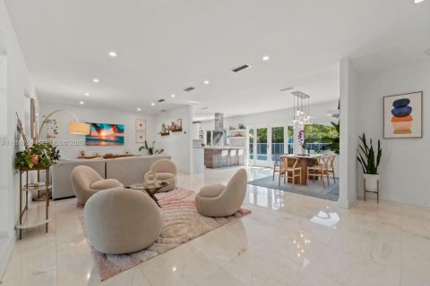 House in Palmetto Bay, Florida 4 bedrooms, 237.09 sq.m. № 2074112 - photo 6