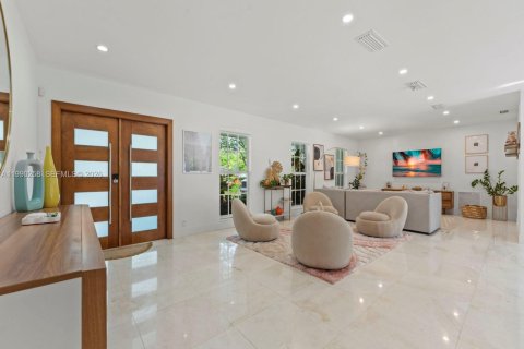House in Palmetto Bay, Florida 4 bedrooms, 237.09 sq.m. № 2074112 - photo 8