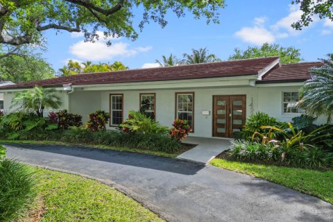 House in Palmetto Bay, Florida 4 bedrooms, 237.09 sq.m. № 2074112
