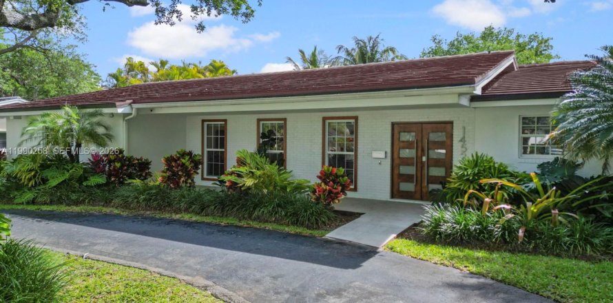 House in Palmetto Bay, Florida 4 bedrooms, 237.09 sq.m. № 2074112
