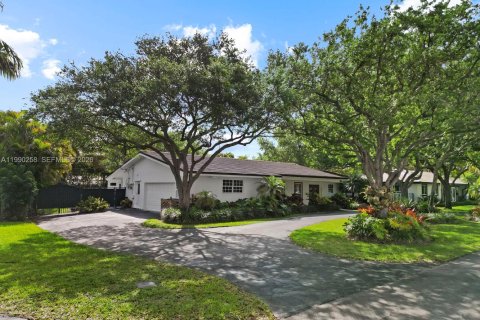 House in Palmetto Bay, Florida 4 bedrooms, 237.09 sq.m. № 2074112 - photo 2