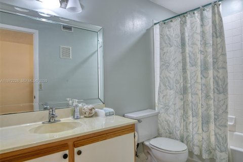 Copropriété à vendre à Tamarac, Floride: 2 chambres, 108.05 m2 № 2036520 - photo 16