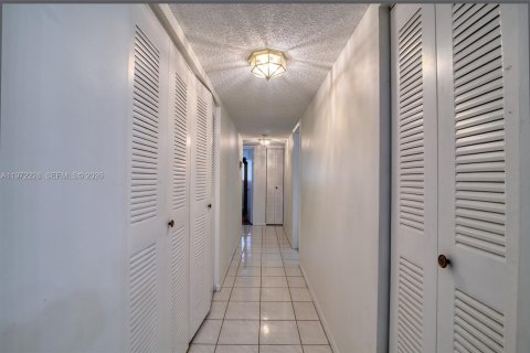 Copropriété à vendre à Tamarac, Floride: 2 chambres, 108.05 m2 № 2036520 - photo 10