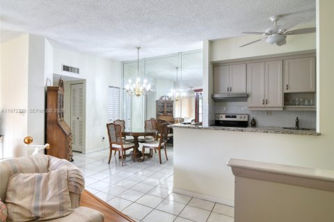 Copropriété à vendre à Tamarac, Floride: 2 chambres, 108.05 m2 № 2036520 - photo 5