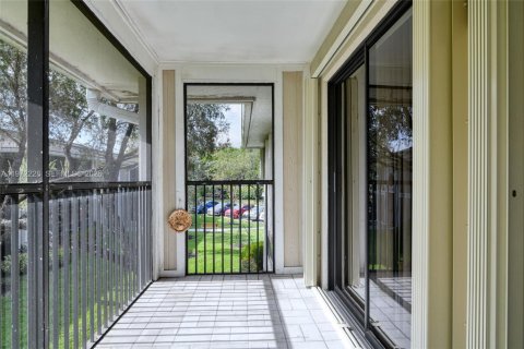 Copropriété à vendre à Tamarac, Floride: 2 chambres, 108.05 m2 № 2036520 - photo 18