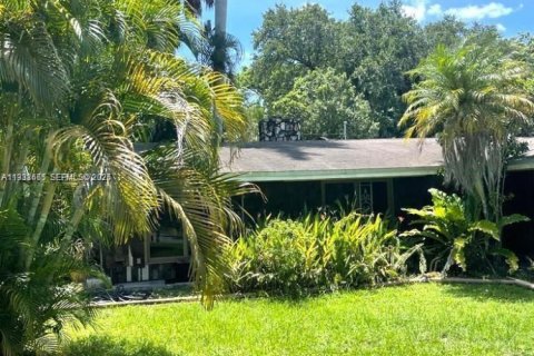 House in Fort Lauderdale, Florida 5 bedrooms, 242.85 sq.m. № 2035141 - photo 3