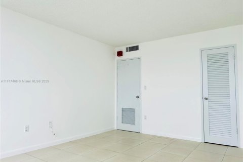 Condominio en venta en North Bay Village, Florida, 1 dormitorio, 87.33 m2 № 1693559 - foto 19