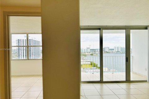 Condominio en venta en North Bay Village, Florida, 1 dormitorio, 87.33 m2 № 1693559 - foto 5