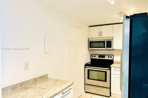 Condominio en venta en North Bay Village, Florida, 1 dormitorio, 87.33 m2 № 1693559 - foto 9