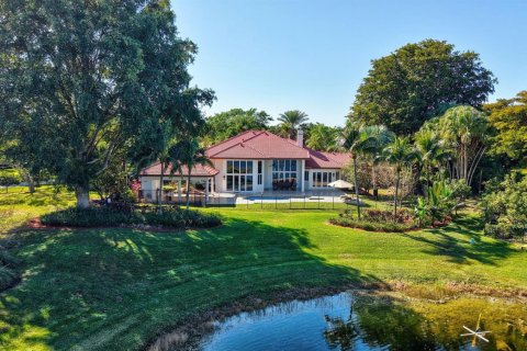 House in Weston, Florida 5 bedrooms, 456.89 sq.m. № 2247046 - photo 5