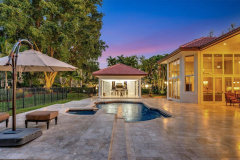 House in Weston, Florida 5 bedrooms, 456.89 sq.m. № 2247046 - photo 11