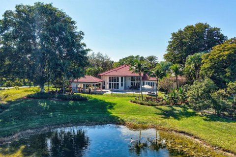 House in Weston, Florida 5 bedrooms, 456.89 sq.m. № 2247046 - photo 8
