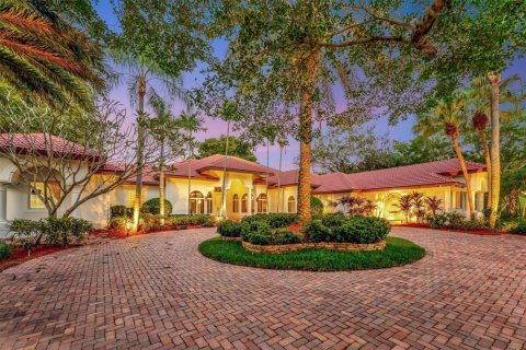 House in Weston, Florida 5 bedrooms, 456.89 sq.m. № 2247046