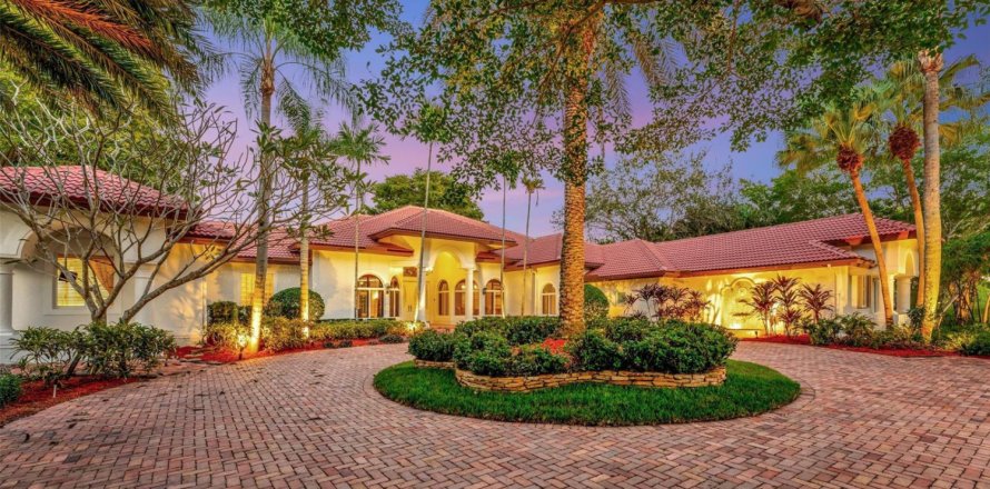 House in Weston, Florida 5 bedrooms, 456.89 sq.m. № 2247046