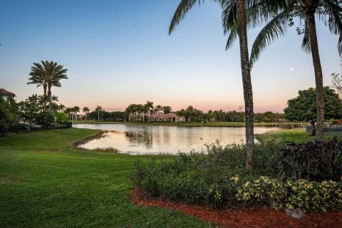 House in Weston, Florida 5 bedrooms, 456.89 sq.m. № 2247046 - photo 14