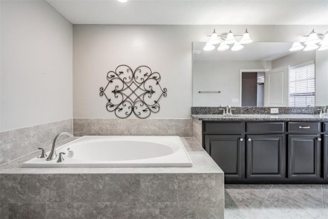 Townhouse in Lutz, Florida 3 bedrooms, 213.95 sq.m. № 1876245 - photo 26