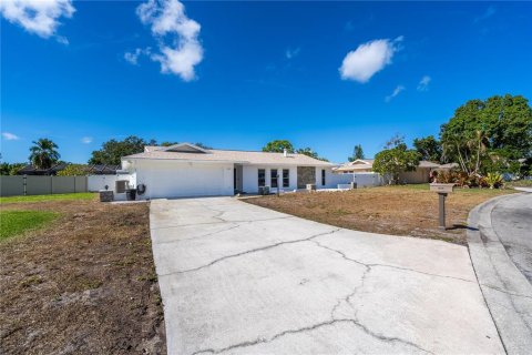 Casa en alquiler en Bradenton, Florida, 4 dormitorios, 186.83 m2 № 917931 - foto 1