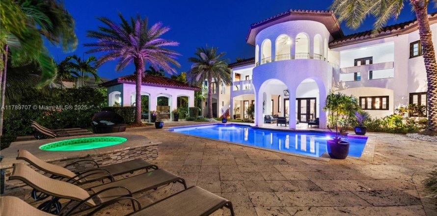 Villa ou maison à Miami, Floride 10 chambres, 796.45 m2 № 1863291