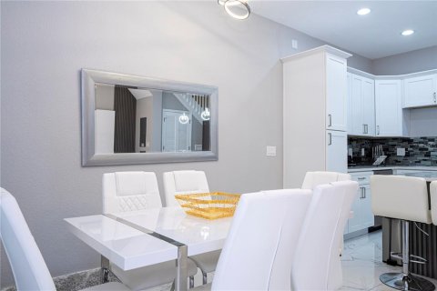 Touwnhouse à vendre à Kissimmee, Floride: 4 chambres, 151.99 m2 № 2314555 - photo 15