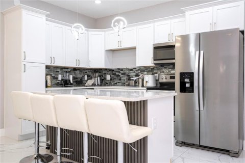 Touwnhouse à vendre à Kissimmee, Floride: 4 chambres, 151.99 m2 № 2314555 - photo 13