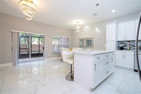 Touwnhouse à vendre à Kissimmee, Floride: 4 chambres, 151.99 m2 № 2314555 - photo 14