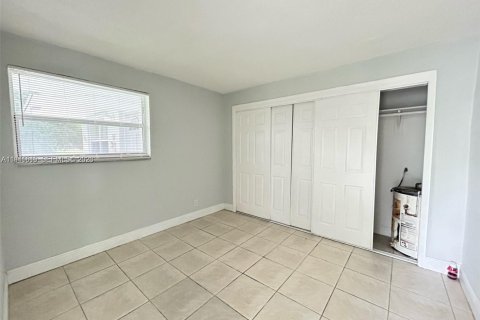 Propiedad comercial en venta en Dania Beach, Florida, 140.1 m2 № 1998906 - foto 4