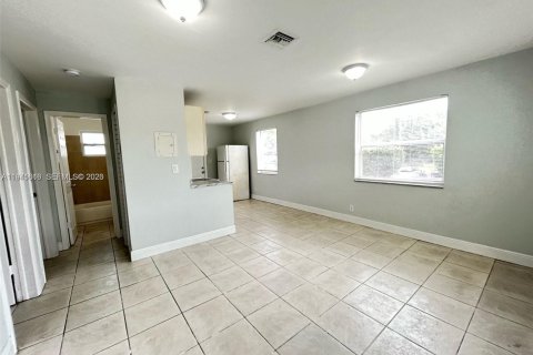 Propiedad comercial en venta en Dania Beach, Florida, 140.1 m2 № 1998906 - foto 6