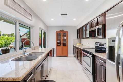 Casa en venta en Weston, Florida, 4 dormitorios, 192.4 m2 № 1872599 - foto 19