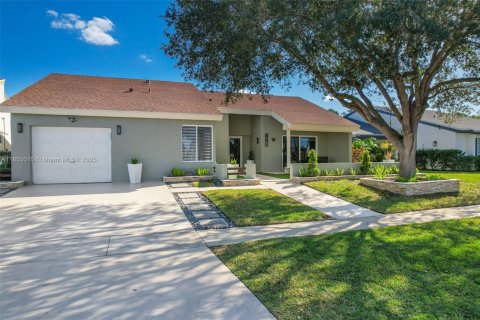 Casa en venta en Weston, Florida, 4 dormitorios, 192.4 m2 № 1872599 - foto 1