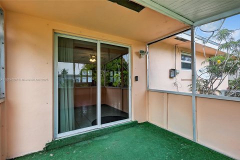 Casa en venta en Pembroke Pines, Florida, 2 dormitorios, 83.33 m2 № 1891204 - foto 26