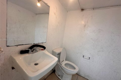 Propiedad comercial en alquiler en Hollywood, Florida № 851769 - foto 1