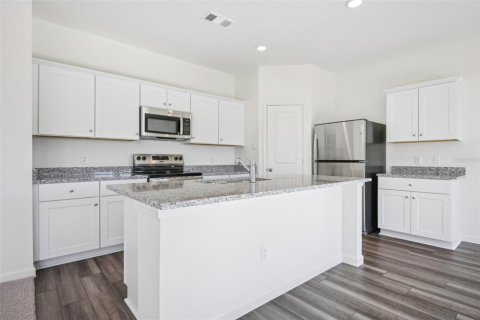 House in DeLand, Florida 4 bedrooms, 209.77 sq.m. № 2280115 - photo 9
