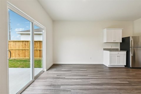 House in DeLand, Florida 4 bedrooms, 209.77 sq.m. № 2280115 - photo 17