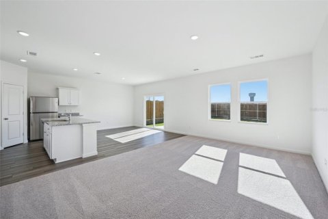 House in DeLand, Florida 4 bedrooms, 209.77 sq.m. № 2280115 - photo 6