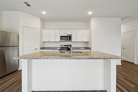 House in DeLand, Florida 4 bedrooms, 209.77 sq.m. № 2280115 - photo 10