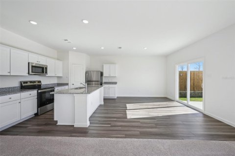 House in DeLand, Florida 4 bedrooms, 209.77 sq.m. № 2280115 - photo 16