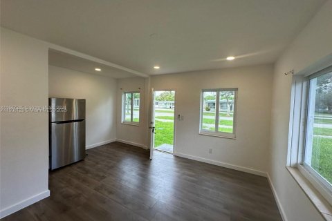 Villa ou maison à louer à North Miami Beach, Floride: 1 chambre № 1967775 - photo 2