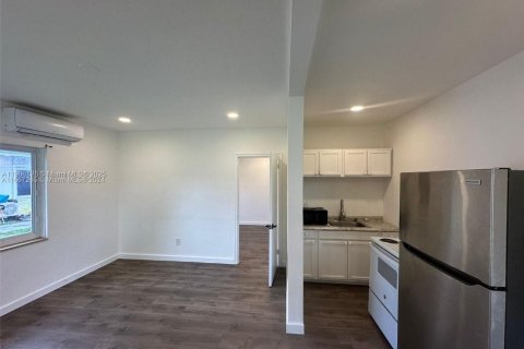 Villa ou maison à louer à North Miami Beach, Floride: 1 chambre № 1967775 - photo 3