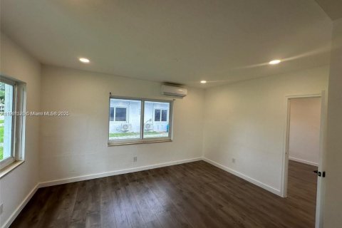 Villa ou maison à louer à North Miami Beach, Floride: 1 chambre № 1967775 - photo 10