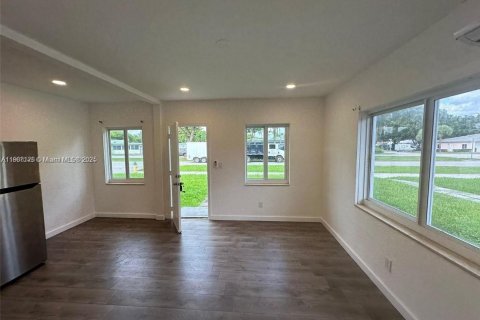 Villa ou maison à louer à North Miami Beach, Floride: 1 chambre № 1967775 - photo 1