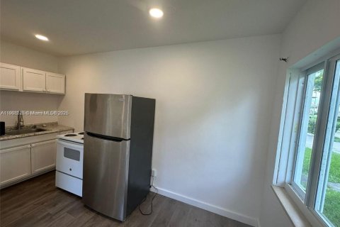 Villa ou maison à louer à North Miami Beach, Floride: 1 chambre № 1967775 - photo 4