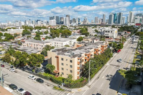 Copropriété à vendre à Miami, Floride: 2 chambres, 74.41 m2 № 1770851 - photo 1