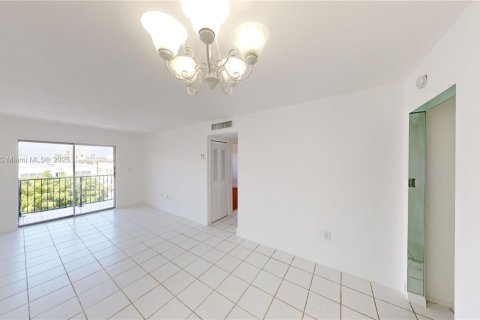 Copropriété à vendre à Miami, Floride: 2 chambres, 74.41 m2 № 1770851 - photo 2