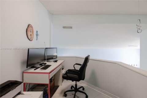 Casa en venta en Pembroke Pines, Florida, 4 dormitorios, 240.34 m2 № 2042607 - foto 17