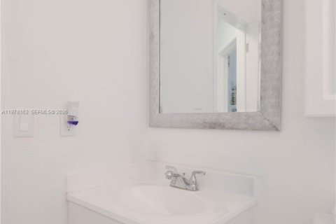 Casa en venta en Pembroke Pines, Florida, 4 dormitorios, 240.34 m2 № 2042607 - foto 10