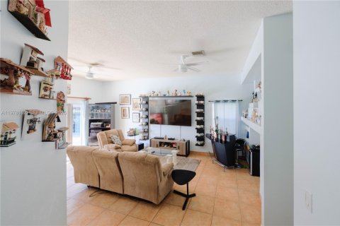 Casa en venta en Pembroke Pines, Florida, 4 dormitorios, 240.34 m2 № 2042607 - foto 18