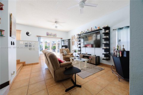 Casa en venta en Pembroke Pines, Florida, 4 dormitorios, 240.34 m2 № 2042607 - foto 19
