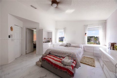 Casa en venta en Pembroke Pines, Florida, 4 dormitorios, 240.34 m2 № 2042607 - foto 14
