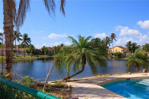 Casa en venta en Pembroke Pines, Florida, 4 dormitorios, 240.34 m2 № 2042607 - foto 23